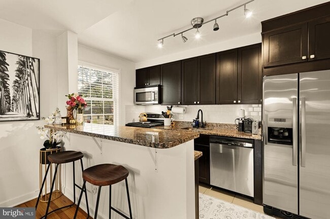 Building Photo - 2208 Colston Dr
