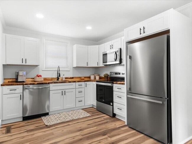 Building Photo - 160 29th St Pl SW