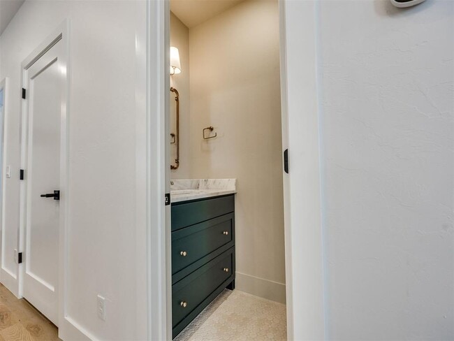 Building Photo - 1078 Hangar Dr