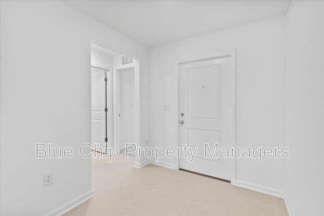 Building Photo - 5131 Magnolia Palm Dr