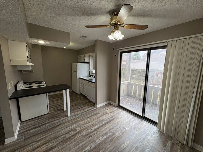 Building Photo - 616 S 6th St