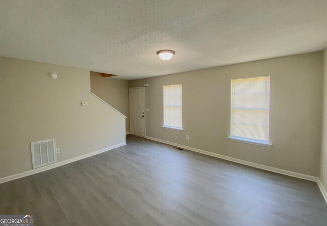 Building Photo - 176 Smith Ave