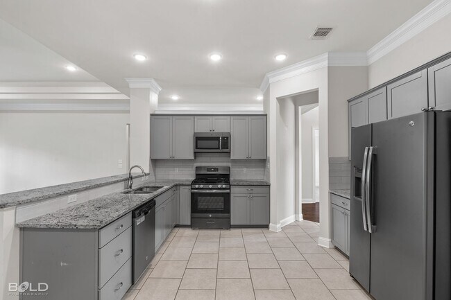 Building Photo - 619 Labarre Ln