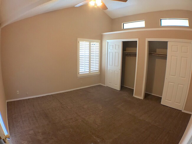 Building Photo - North Hills 3 Bed Refrig A/C!