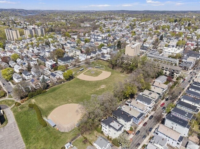 Building Photo - 59 Clarendon Ave