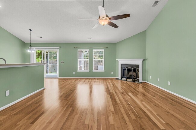 Building Photo - 124 Dovetail Cir