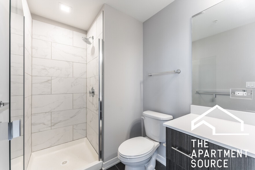 Building Photo - 301 W North Ave