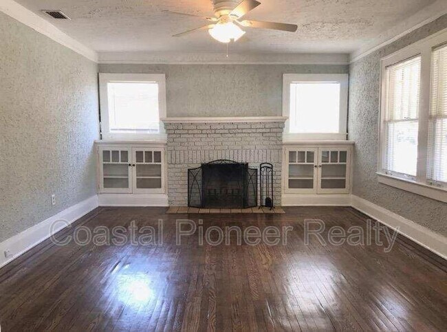 Building Photo - 108 W Hanna Ave