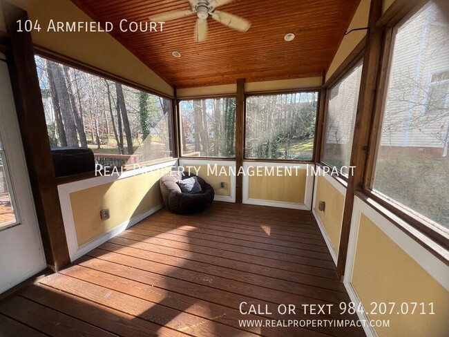 Building Photo - 4 Bedroom 2.5 Bath located in Wooded Cul d...