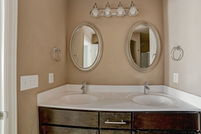 Building Photo - 3 Bed | 2 Bath in Owasso!