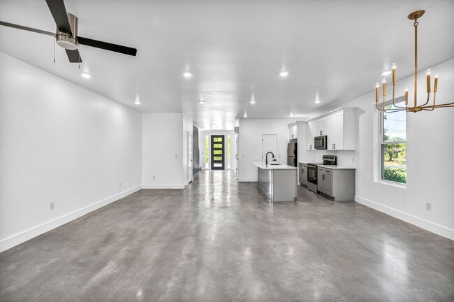 Building Photo - 1008 E Marble St