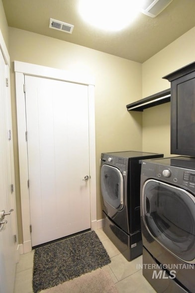 Building Photo - 1193 E Lone Shore Dr