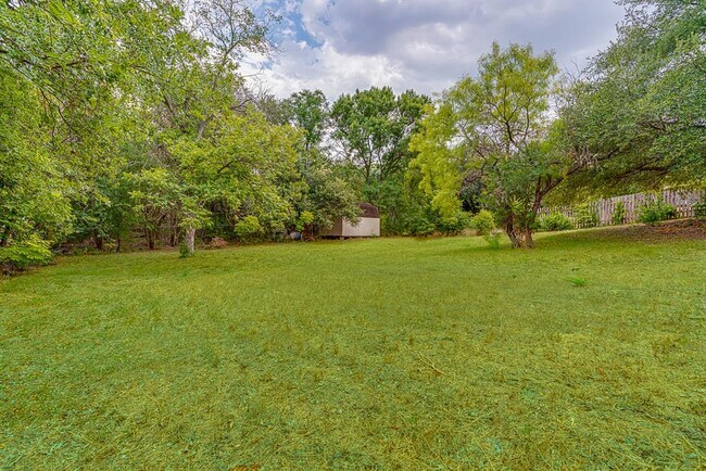 Building Photo - 568 W Quill Dr