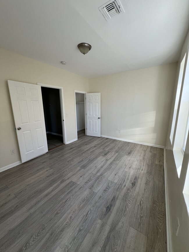 Front bedroom - 72 Seymour Ave