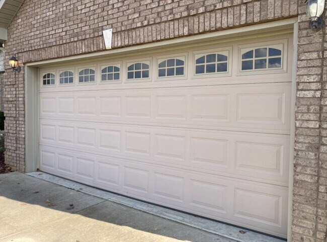 Building Photo - 166 Twin Lakes Dr