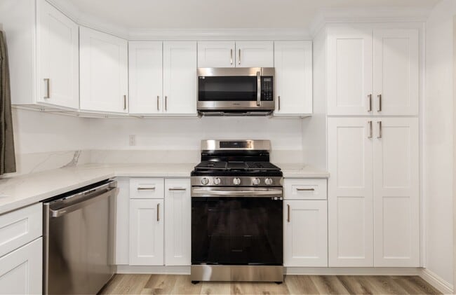 Building Photo - Remodeled Single Story Home off Huron St.