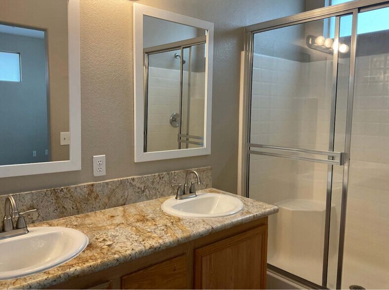 Building Photo - 5952 Hickory Nut Ave