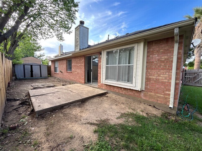 Building Photo - 15803 Mission Estates Ct