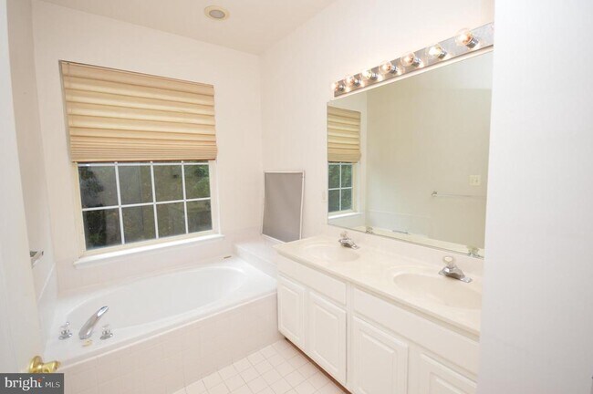 Building Photo - 6723 Applemint Ln