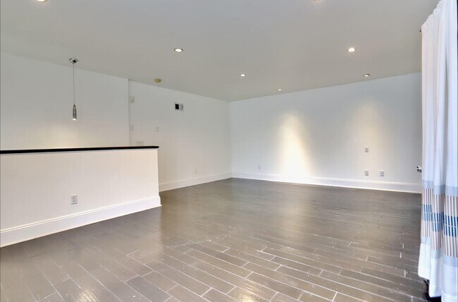 Building Photo - 115 Sherman Ave