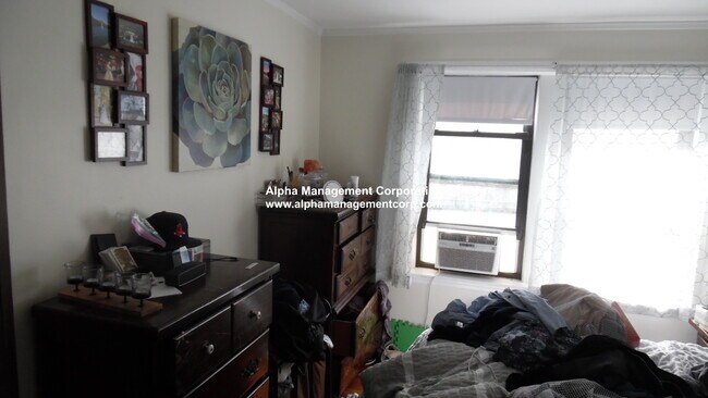 Building Photo - 349 Pleasant St