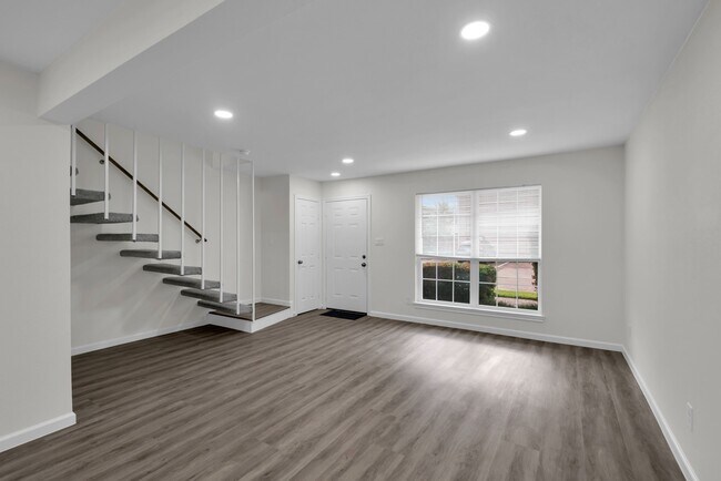 Building Photo - 6111 Beverly Hill St