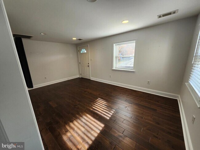 Building Photo - 51 Bunting Ln