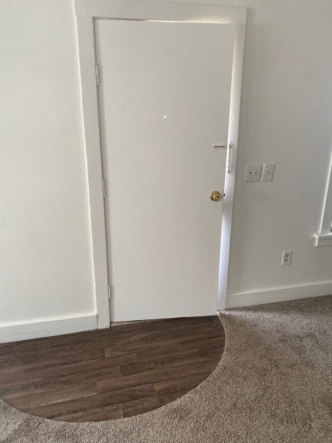 Building Photo - Welcome to this charming 1 bedroom, 1 bath...