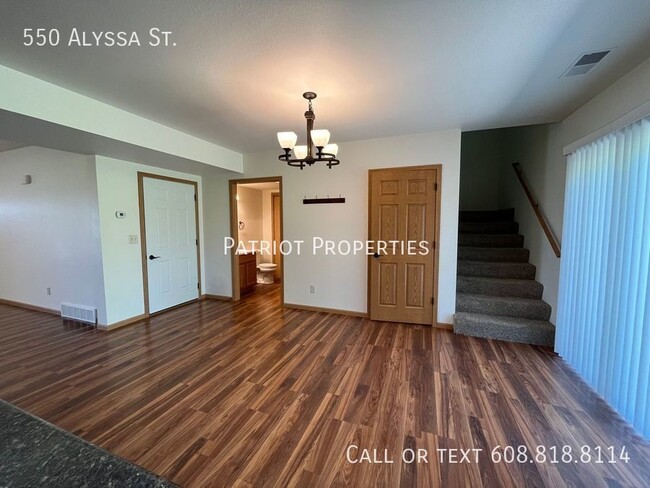 Building Photo - BEAUTIFUL & SPACIOUS 4 BEDROOM/2.5 BATH DU...