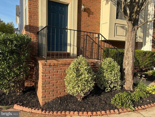 Building Photo - 46239 Milthorn Terrace