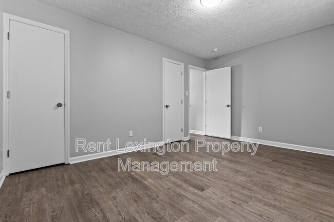Building Photo - 1649 Foxhaven Dr