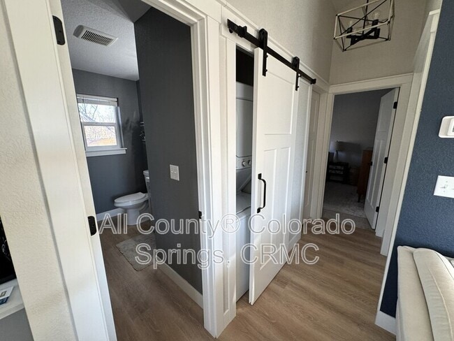 Building Photo - 824 S Logan Ave