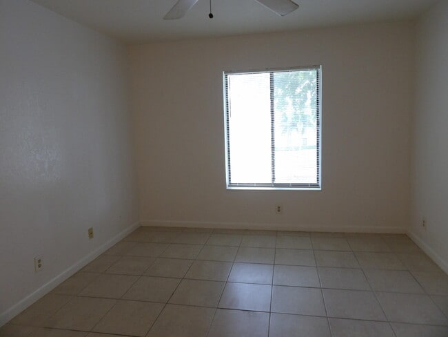 Building Photo - 728 Sunny Pine Way