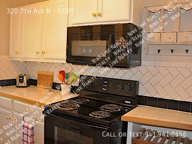 Building Photo - 320 7th Ave N