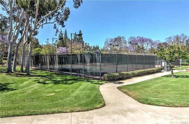 Building Photo - Modern 3 Bed / 2 Bath Turnkey Home with Exceptional Amenities!