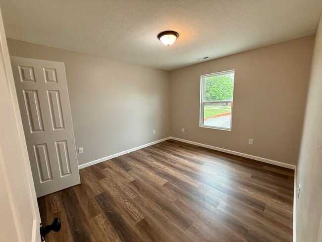 Building Photo - 107 Losey St