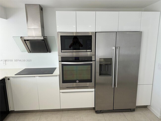 Building Photo - 400 Leslie Dr