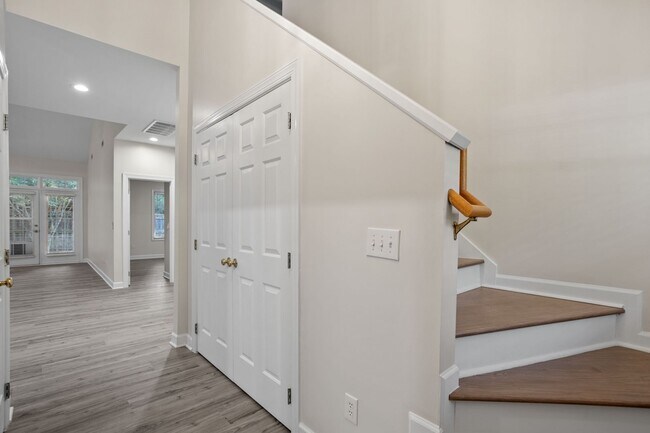 Building Photo - 3301 Philmont Dr
