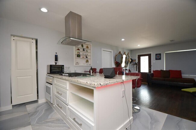 Building Photo - 3722 Yellowstone Blvd