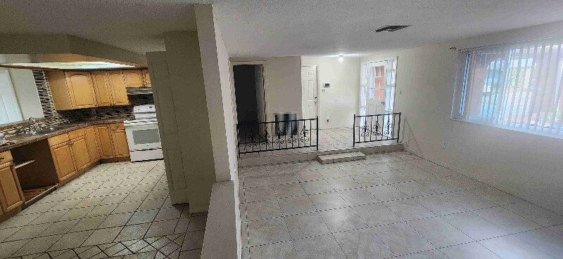 Building Photo - 5653 Andrea Dr