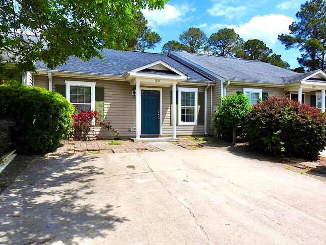 Building Photo - 1235 Longpoint Dr