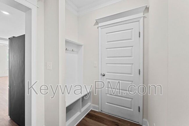 Building Photo - 331 Sumac Trail