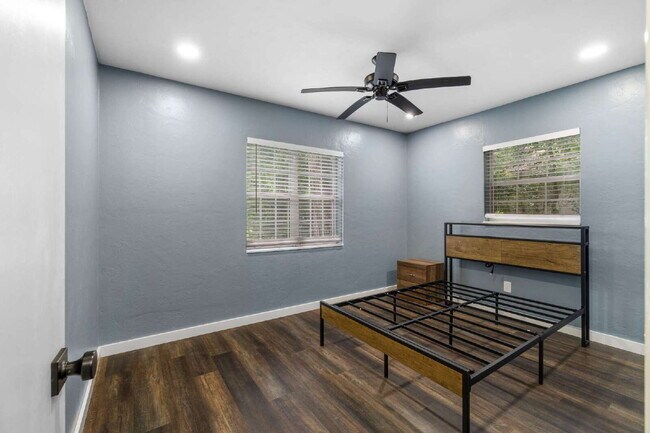 Building Photo - 3BR Home on Oversized Lot with Shed & Greenhouse