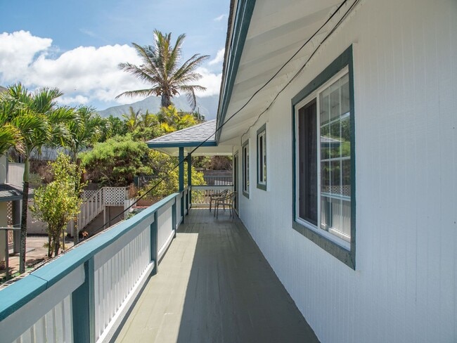 Building Photo - Luxury Maui Living in a Spacious Wailuku S...