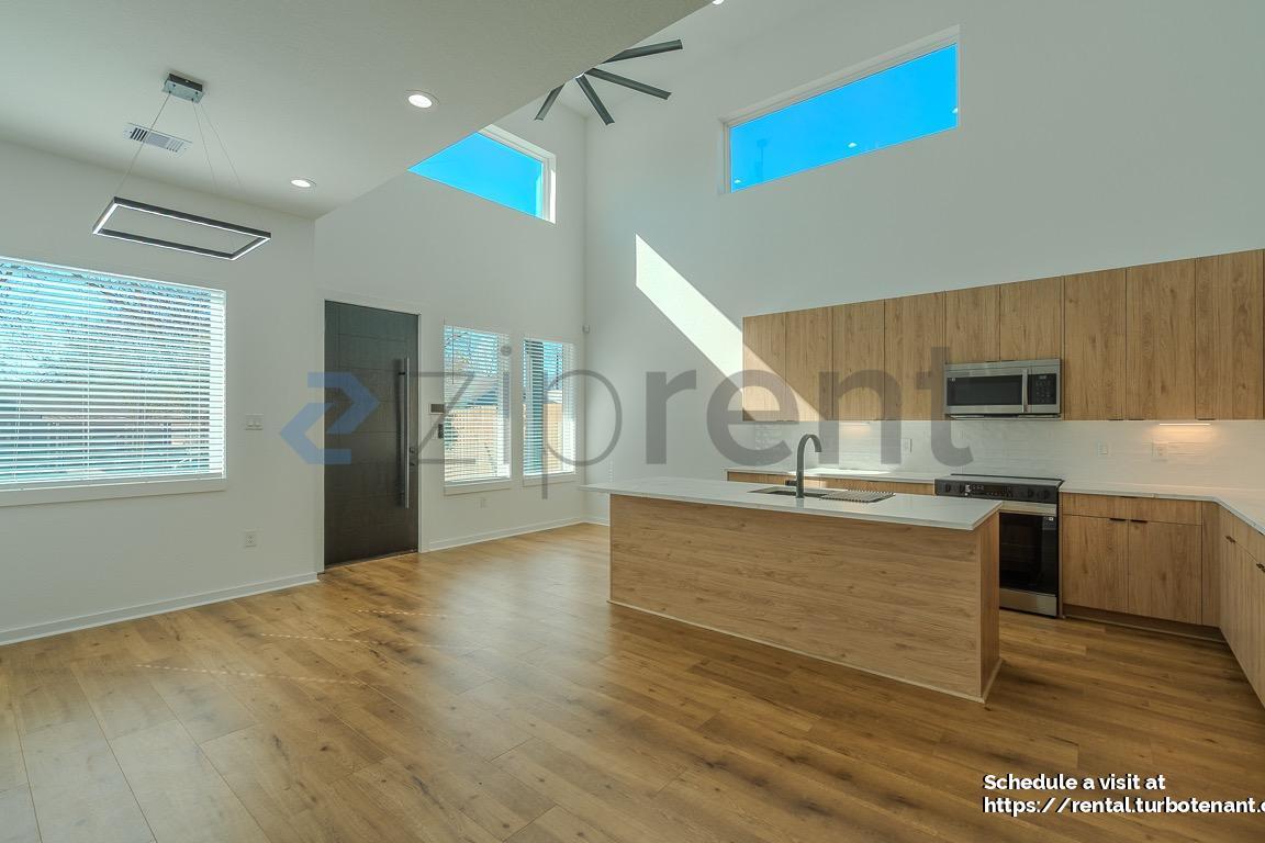 Building Photo - 5029 Van Fleet St