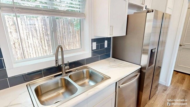 Building Photo - Clean new home in great location. close to downtown, parks, restaurants, shopping