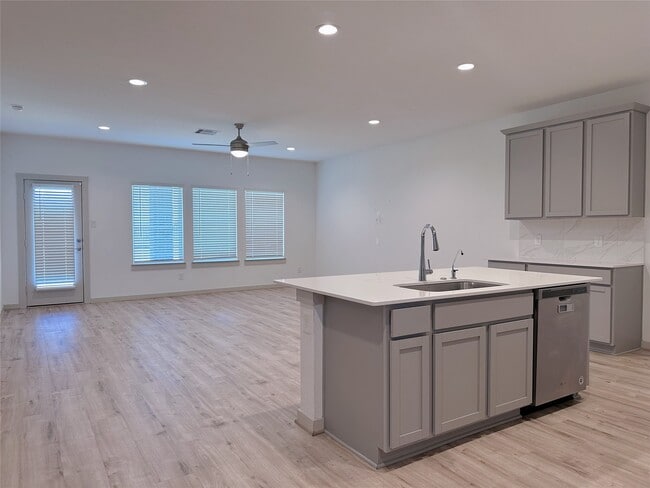 Building Photo - 29402 Ella Larchmont Ct