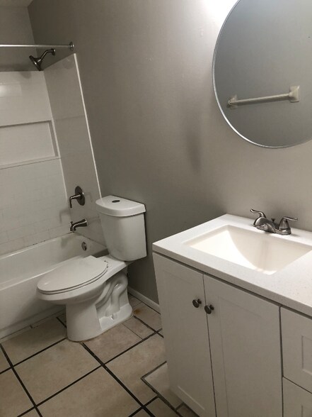 Building Photo - 713 S Daytona Ave