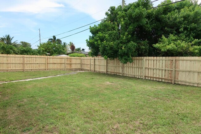 Building Photo - 5624 Purdy Ln