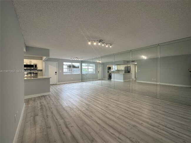 Building Photo - 601 Ives Dairy Rd